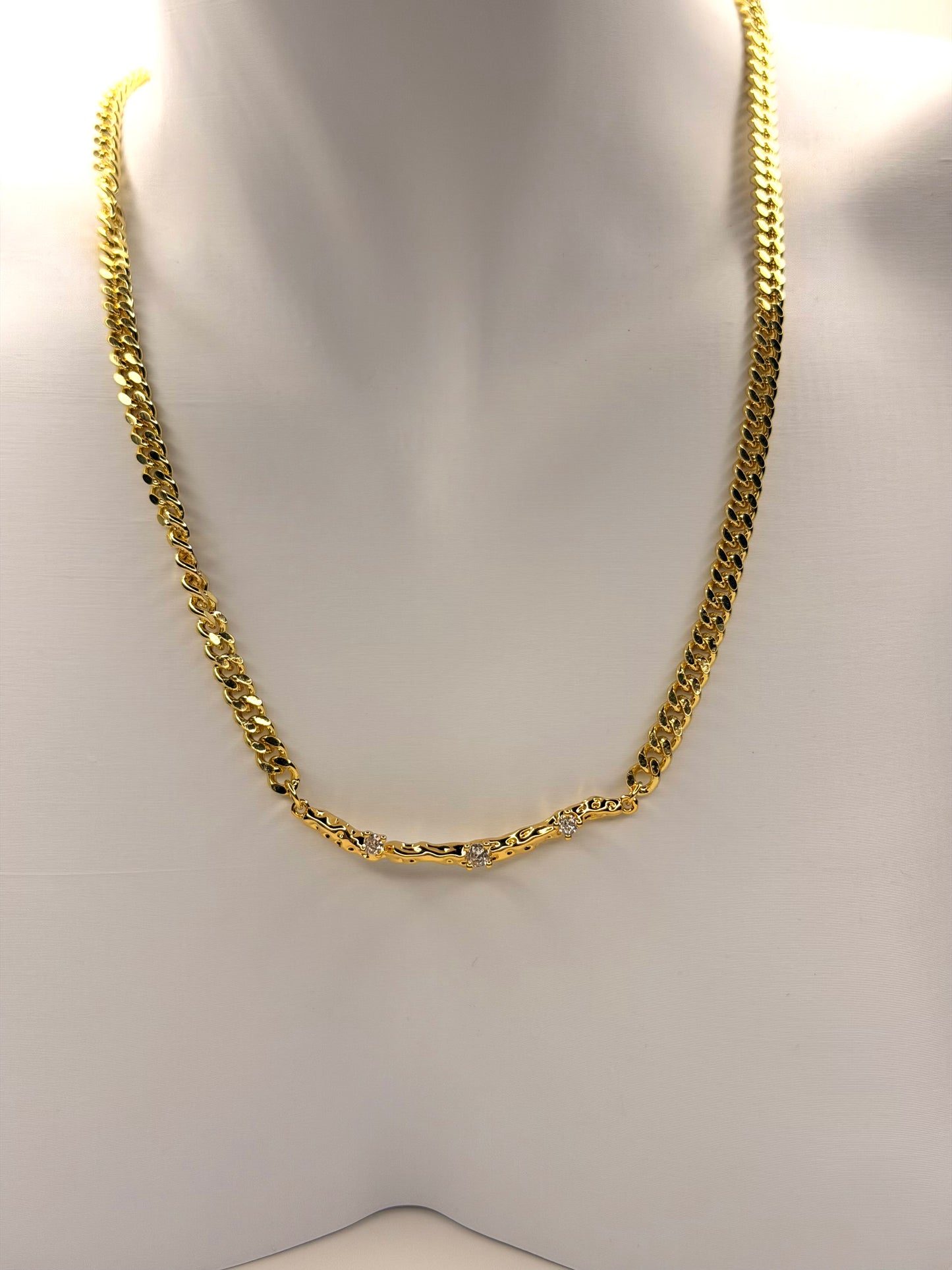 Lura Necklace