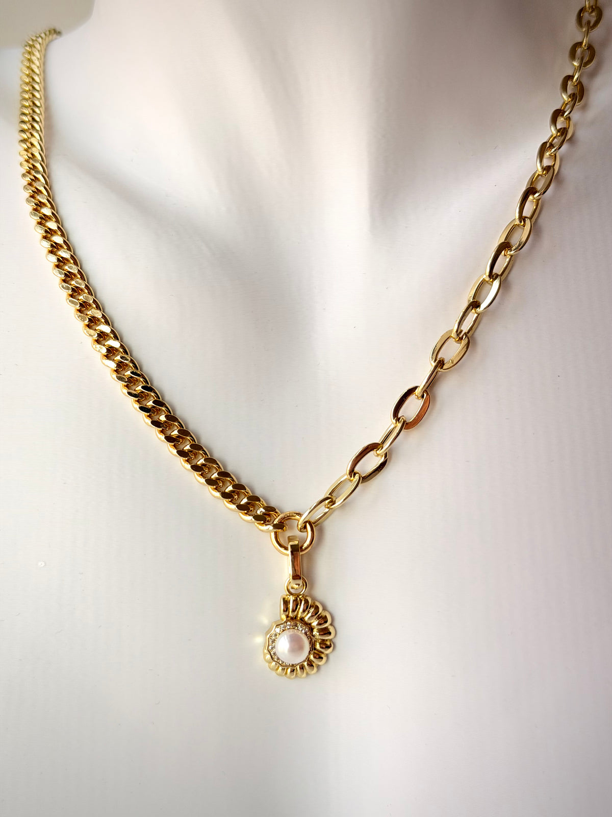 Nacre Necklace
